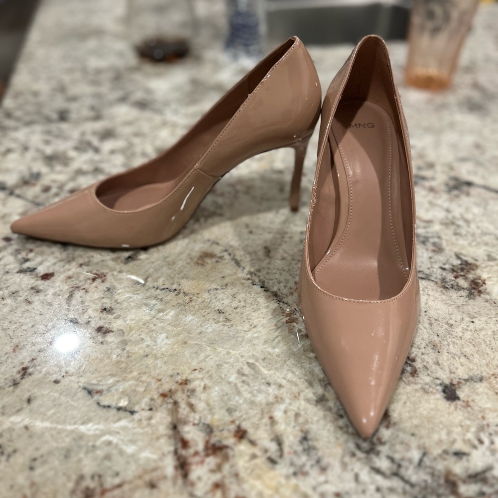 Women’s pointed toe heel shoes